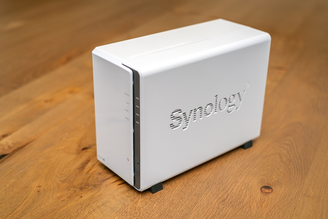 Servidor NAS Synology DiskStation para nuvem privada e backup empresarial